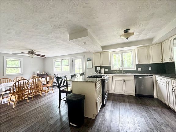 4th image of 35 Metcalf Dr