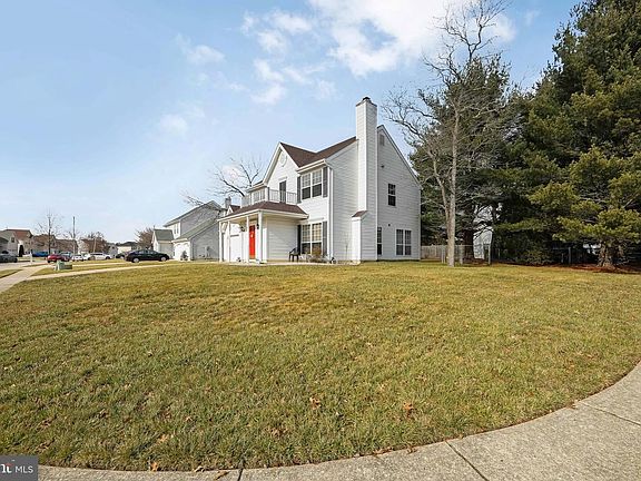 4th image of 301 Pickwick Dr