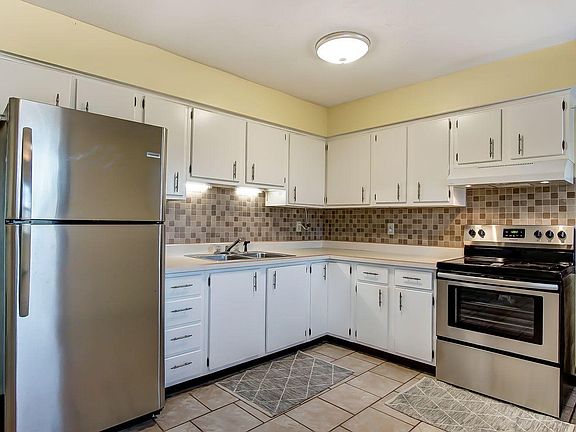 3rd image of 244 Jacqueline Dr