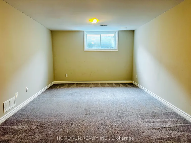 621 Lauraleaf Cres — Photo 23