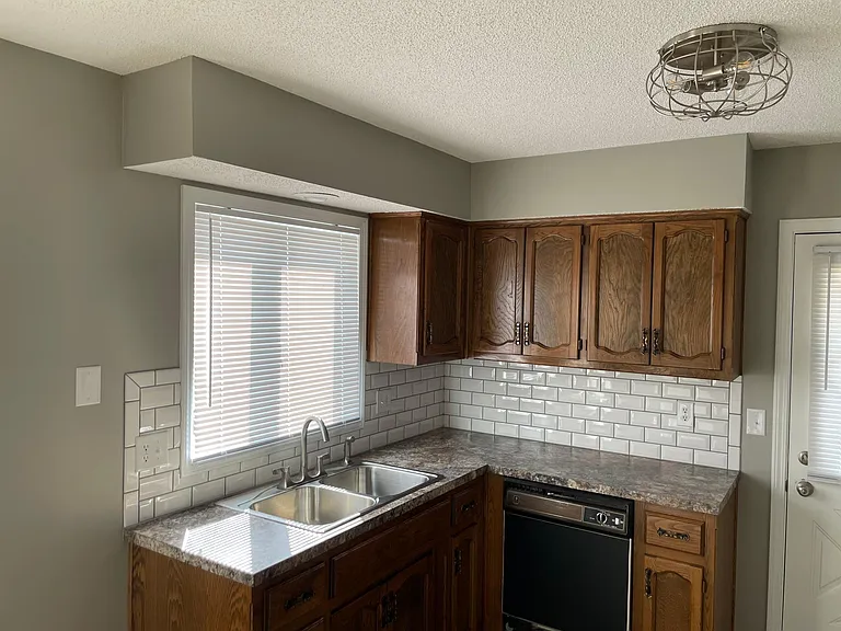 202 N Lightburne St — Photo 13