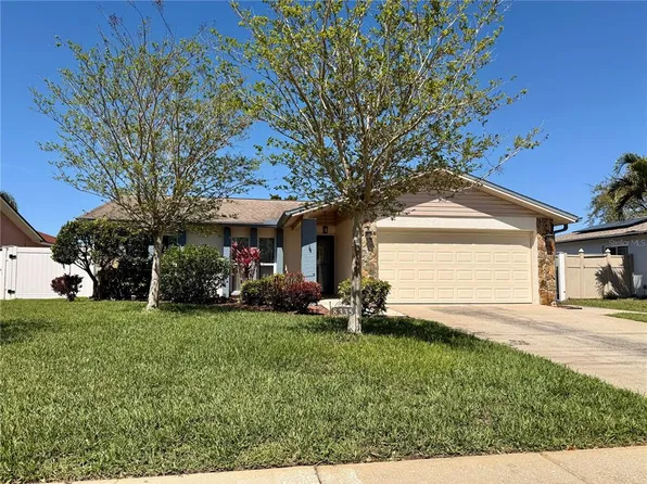 8335 Somerset Dr, Largo, FL 33773