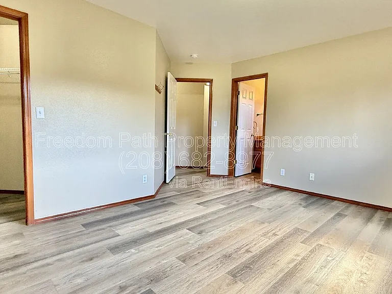 1930 W Canfield Ave — Photo 10