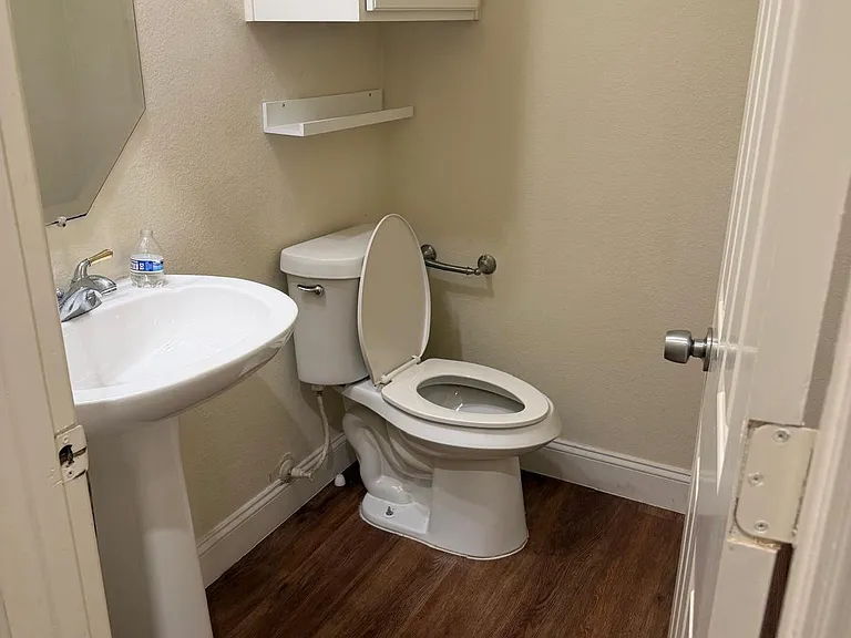 Hilltop Dr — Photo 10