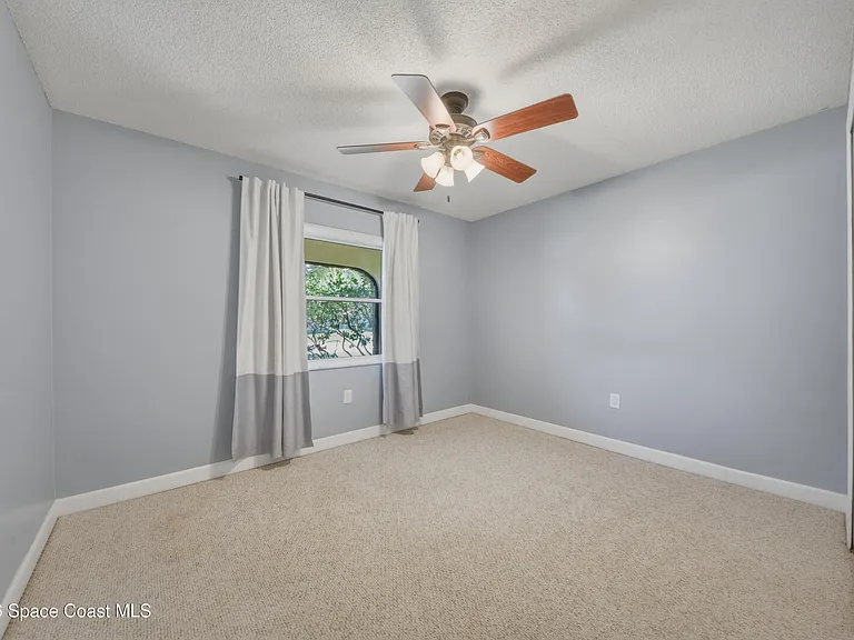 2224 Westminster Dr — Photo 12