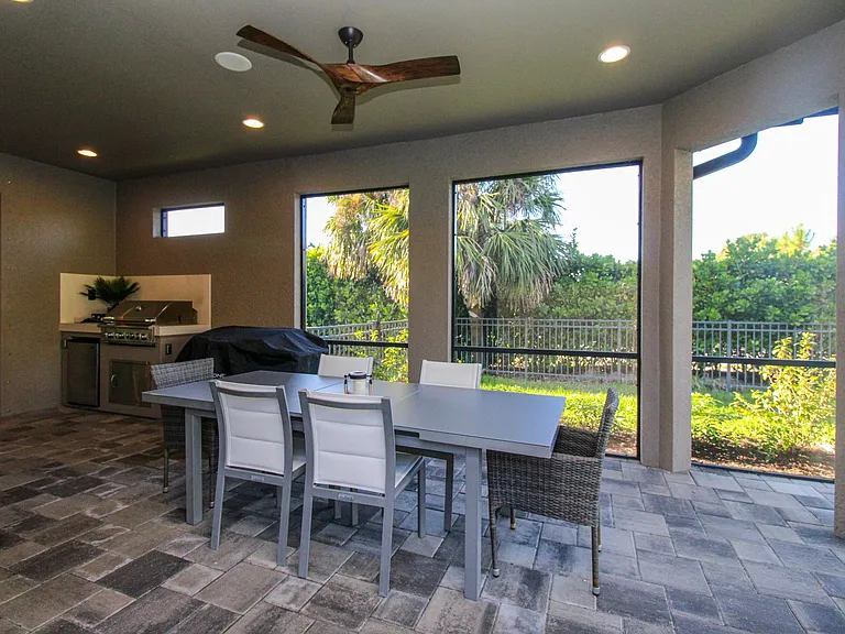 9423 Terresina Dr — Photo 14