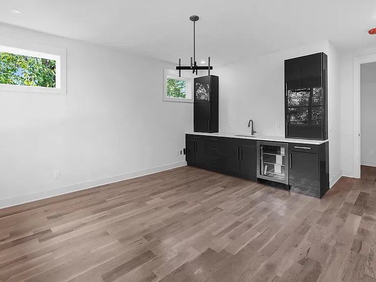 2321A Carter Ave — Photo 17