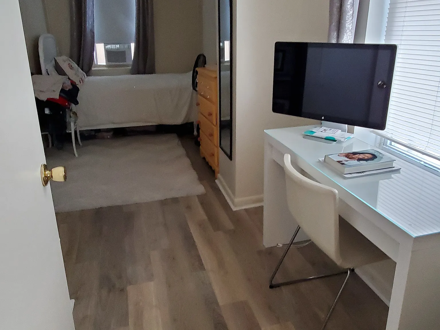 1 bed, 700 sqft, $1,300 — Photo 3