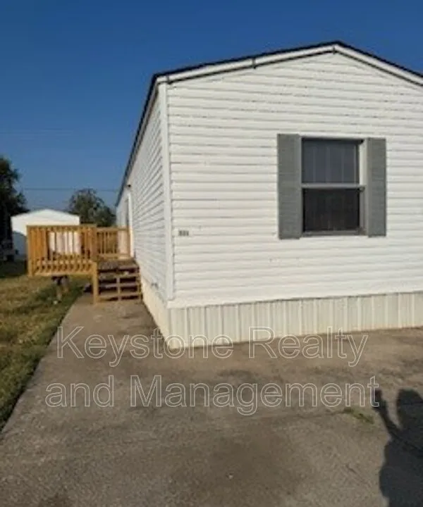 805 Monroe Ln