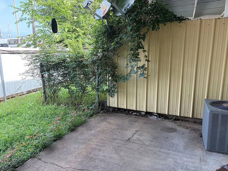 2138 Airline Dr #119 — Photo 7