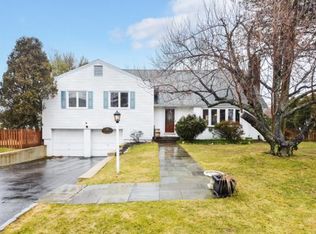 70 Hilary Cir, New Rochelle, NY 10804
