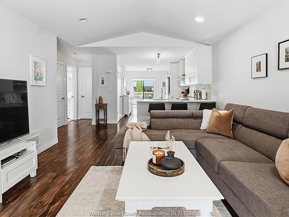 5th image of 3222 Seville Ave