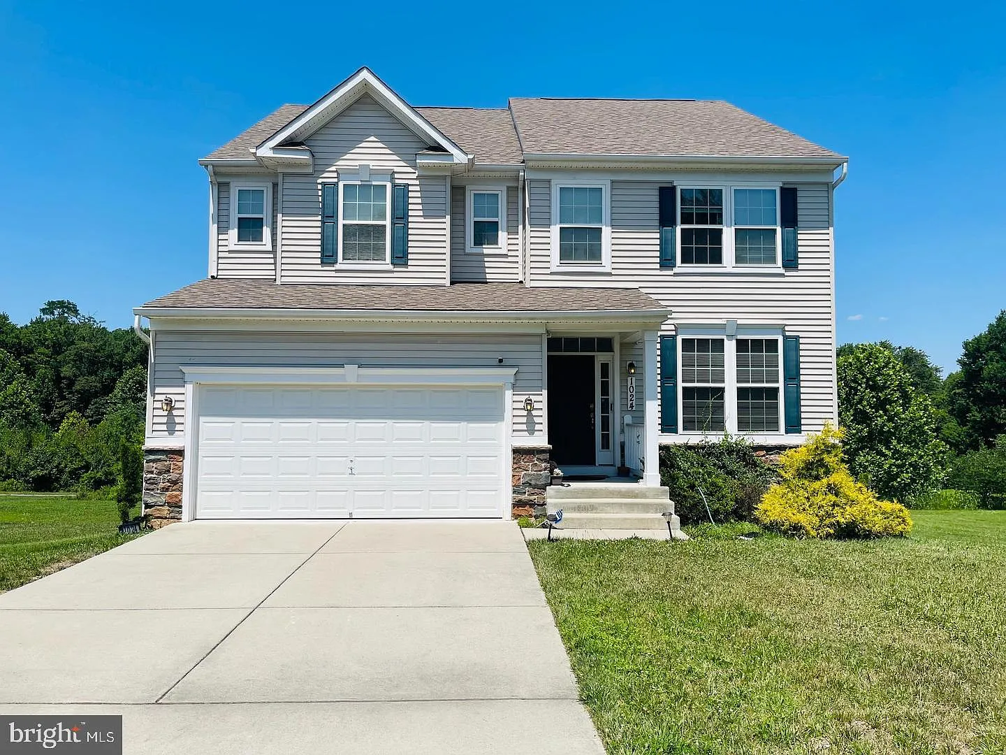 5 bed, 4.5 bath, 3690 sqft, $5,000 — Photo 2