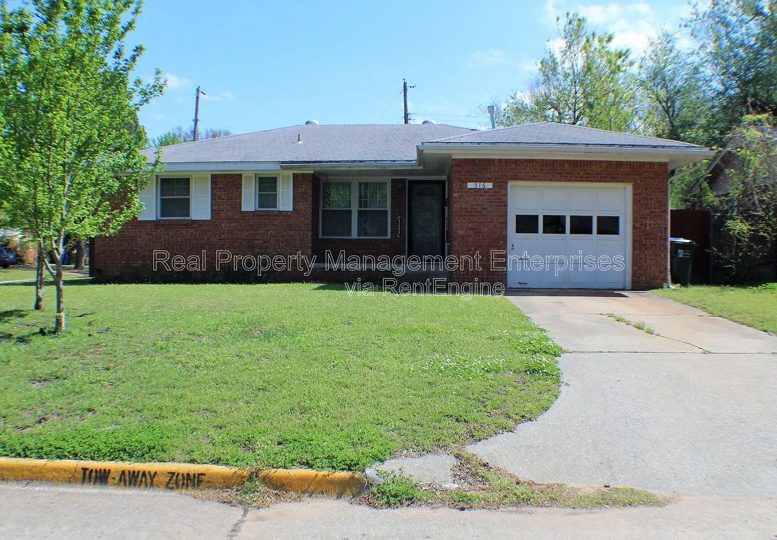 3 bed, 1.5 bath, 937 sqft, $1,425 — Photo 2