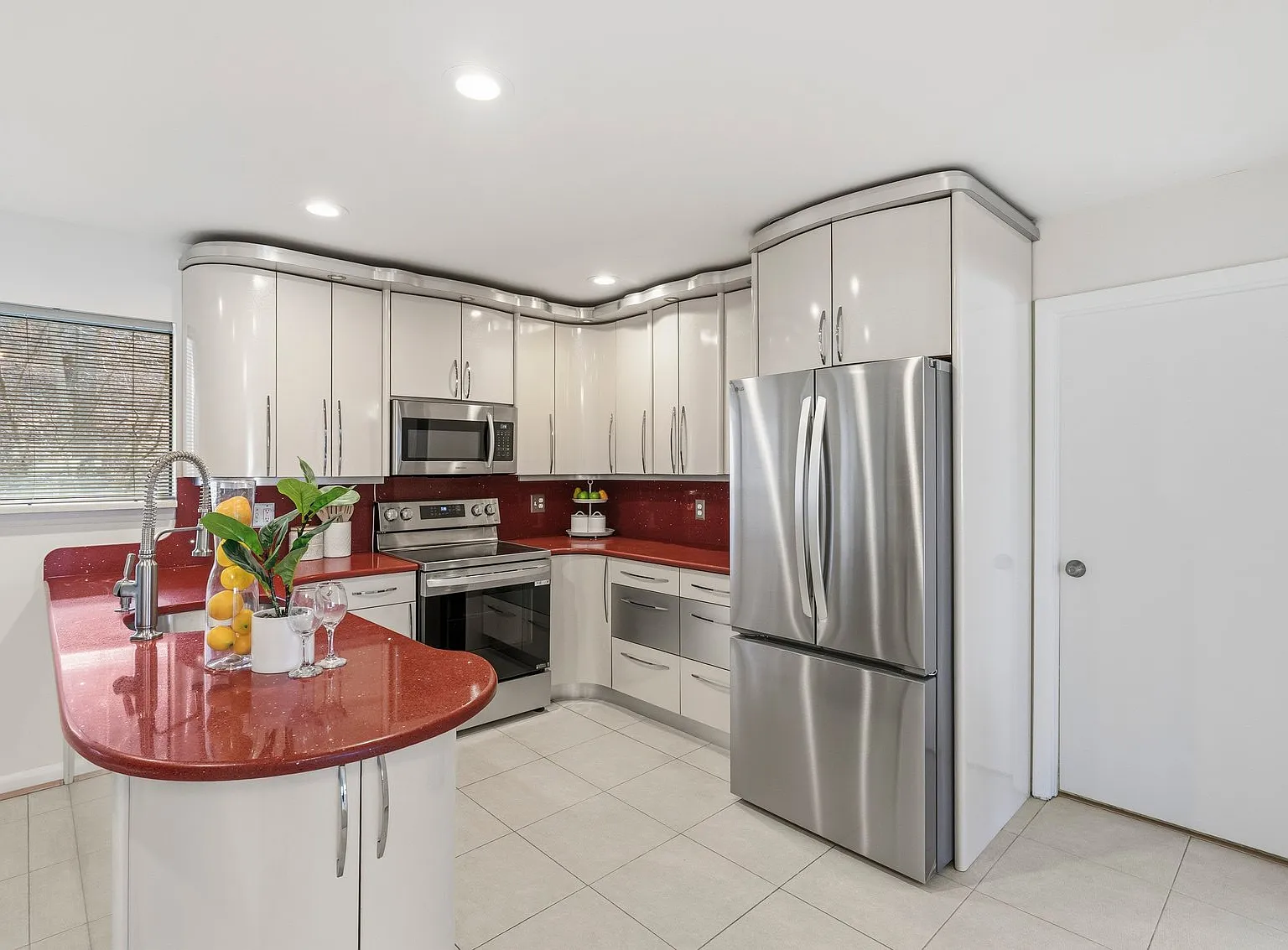 3 bed, 2.5 bath, 1896 sqft, $2,700 — Photo 1