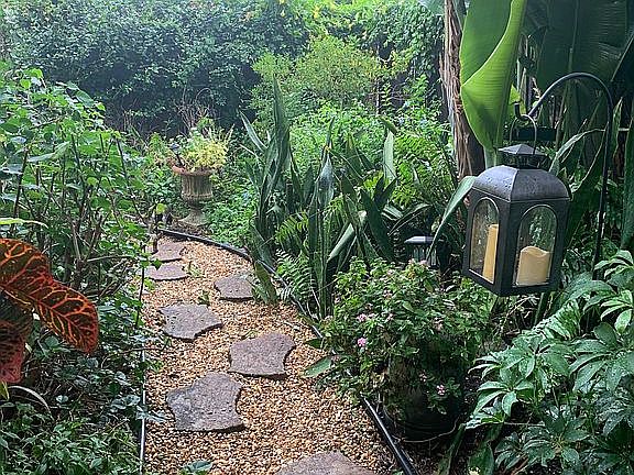 Pathway to front yard