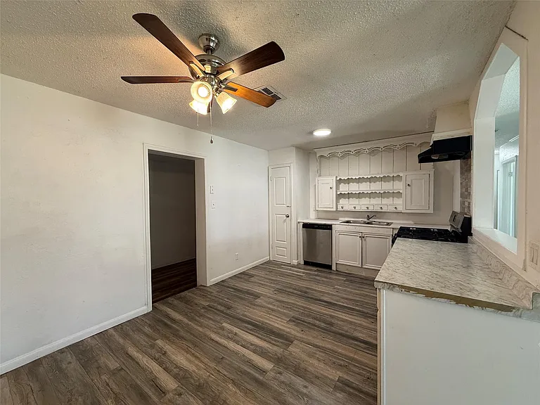 6204 Dove Springs Cir — Photo 4
