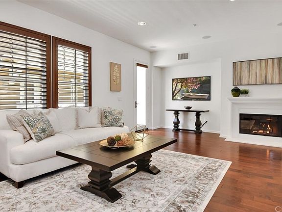 4th image of 1800 Oak St Unit 414