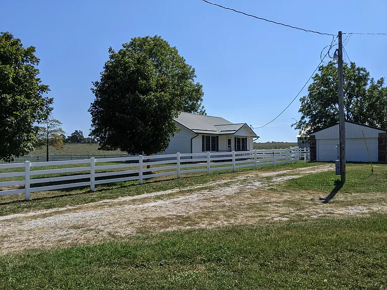 658 Aster Rd — Photo 3