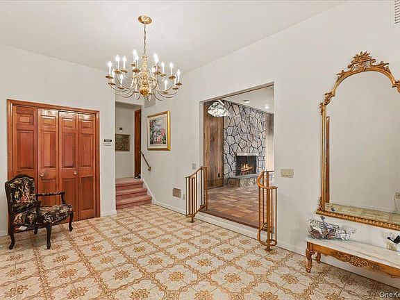 2nd image of 7 Greystone Circle