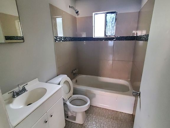3rd image of 607 E McLemore Ave APT 15