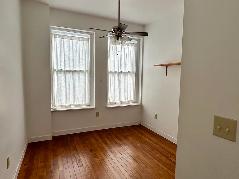 330 Valley St — Photo 1
