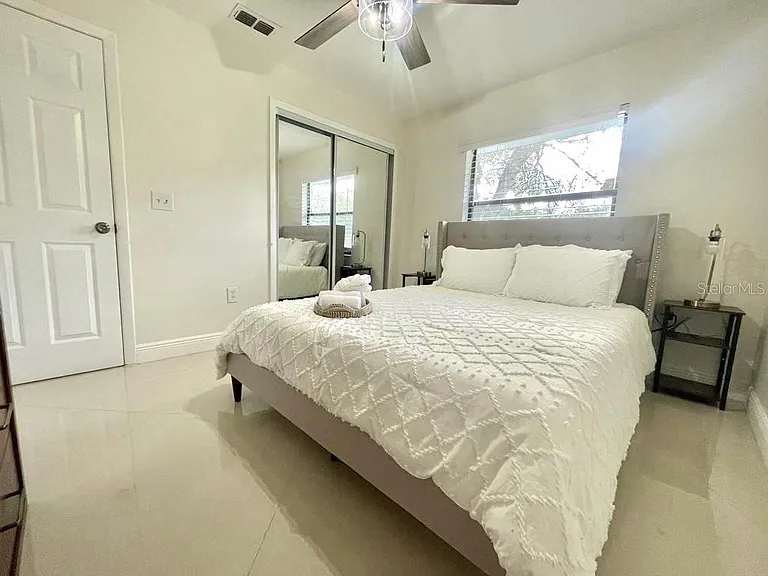 202 Village View Ln — Photo 7