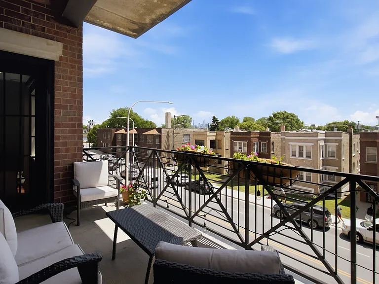 2801 N Oakley Ave #203 — Photo 10