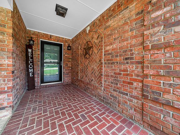 3rd image of 20351 Eastern Hills Dr