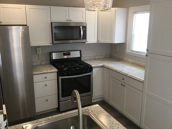 Stainless Appliances, Gas Stove, 2 Pantries!