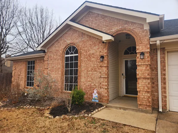 8030 Mourning Dove Dr, Arlington, TX 76002