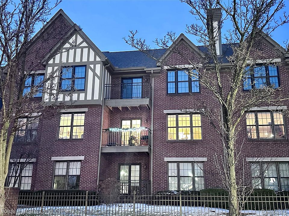 1st image of 26 Pointe Park Pl #303