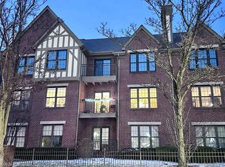 26 Pointe Park Pl #303, Grosse Pointe, MI 48230
