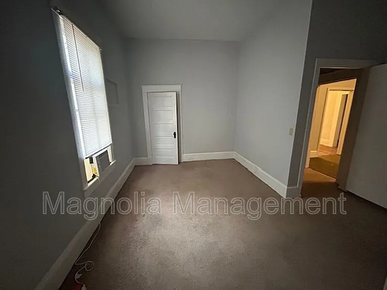 241 Davis St — Photo 9