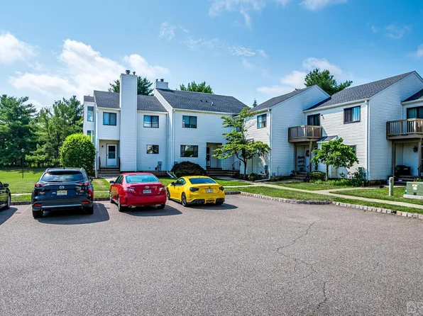 14 Pear Ct, Flemington, NJ 08822