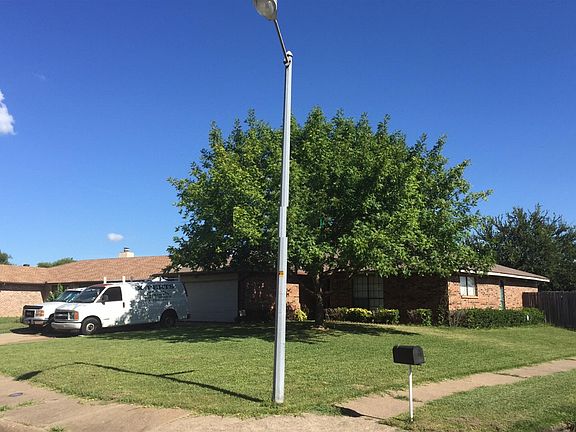 3rd image of 1421 Windsor Ct