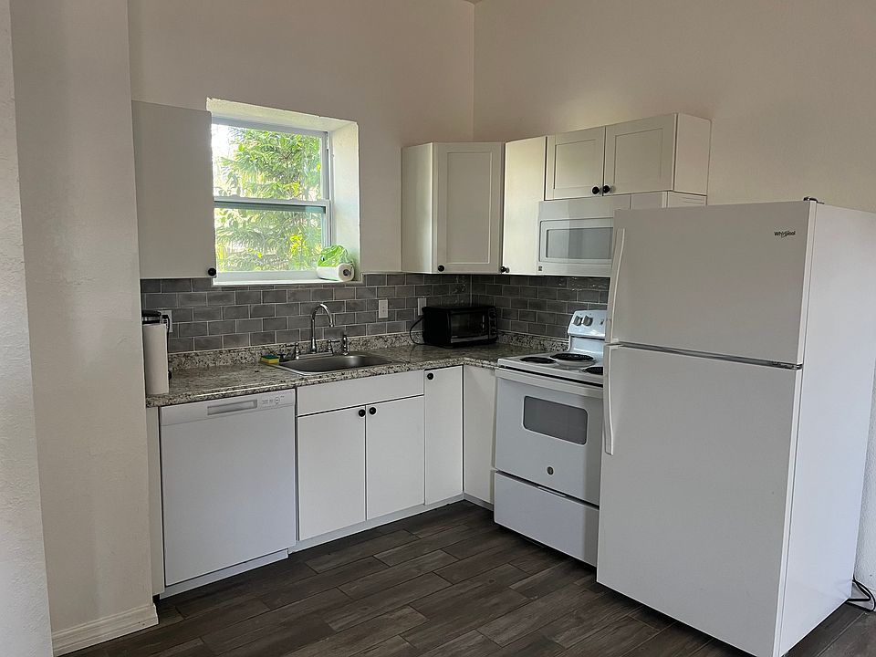 full kitchen