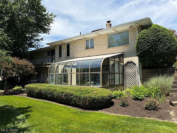 2nd image of 946 Douglas Dr