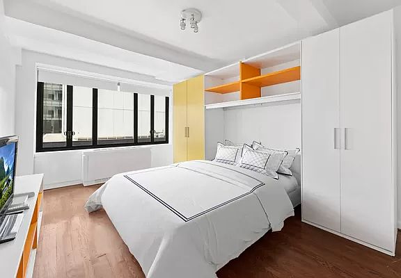 4th image of 25 W 54th St APT 10E
