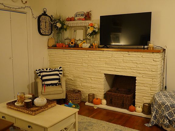 Living room/ dining area 12x19
pic 2