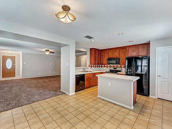 4th image of 4008 Tiburon St