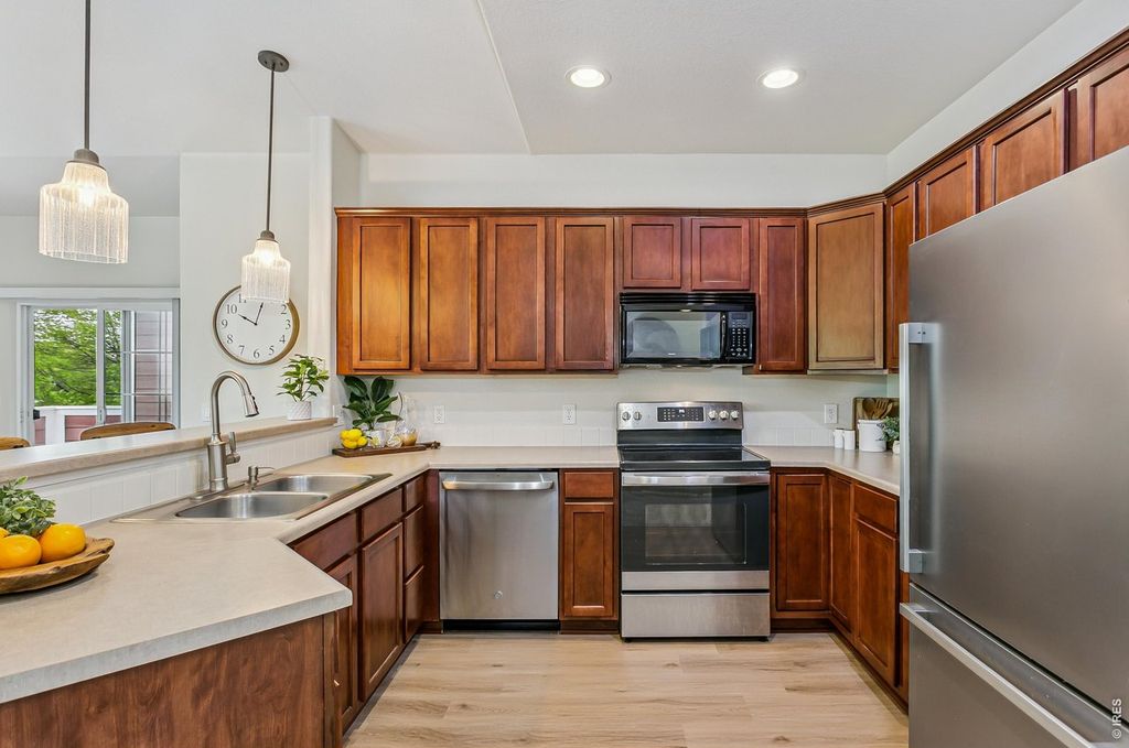 2202 Owens Ave #201