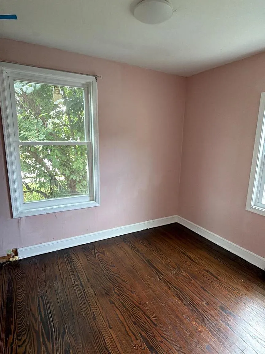 3 bed, 1.0 bath, 1120 sqft, $2,150 — Photo 2
