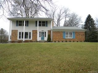 2626 Bridle Rd, Bloomfield Hills, MI 48304