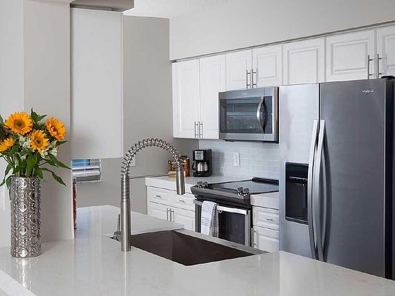 5th image of 1000 Seminole Dr #1256