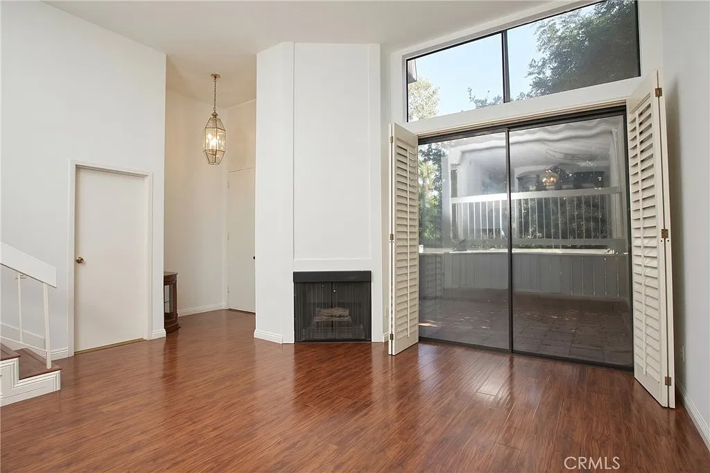 3 bed, 2.5 bath, 1764 sqft, $4,350 — Photo 3