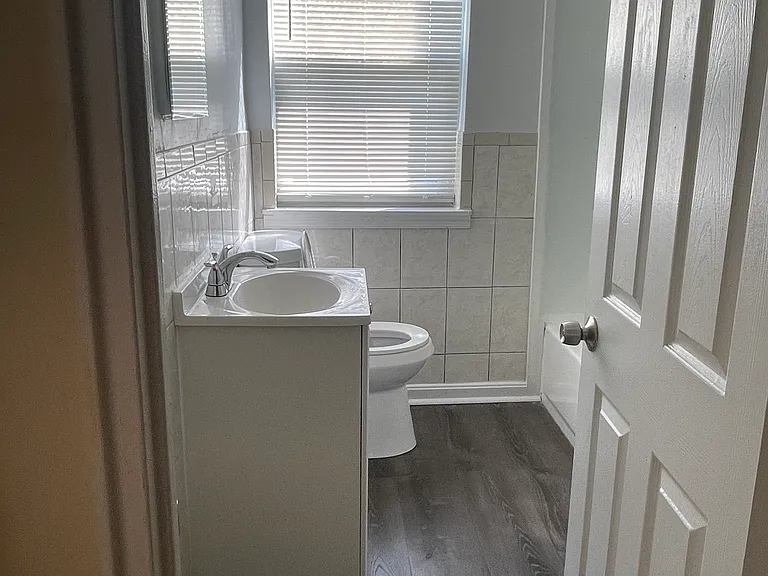 864 Benninghaus Rd — Photo 10