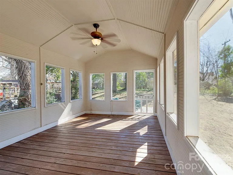4917 White Oak Rd — Photo 32