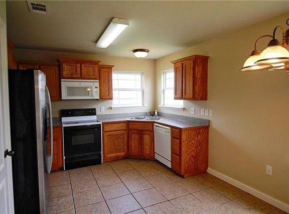 5th image of 808 Almond St SW
