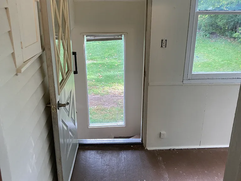 1221 Summit St — Photo 16
